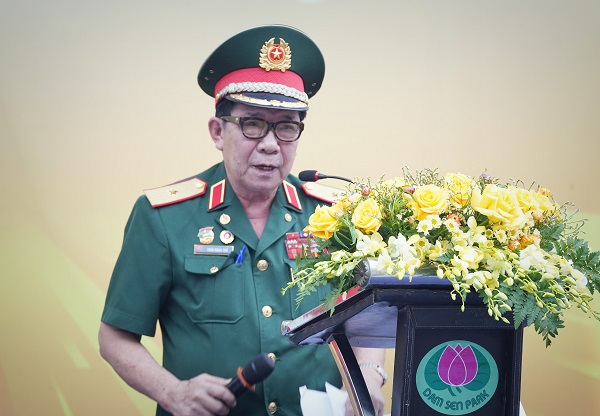 Thiếu tướng Trần Ngọc Thổ - Chủ tịch Hội nạn nhân chất độc Da cam/Dioxin Thành phố Hồ Chí Minh lên phát biểu tại sự kiện.