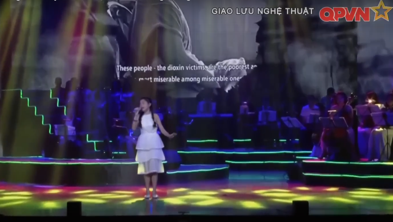 Cho Con Tới Brooklyn - Trương Nhã Thy - Đêm nhạc "Xanh Trong Trắng"