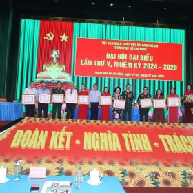 Trao thưởng Đại hội