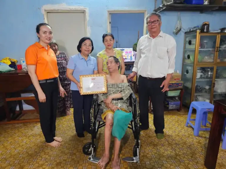 TRAO TẶNG XE LĂN CHO NẠN NHÂN CHẤT ĐỘC DA CAM/DIOXIN – LAN TỎA TINH THẦN NHÂN ÁI