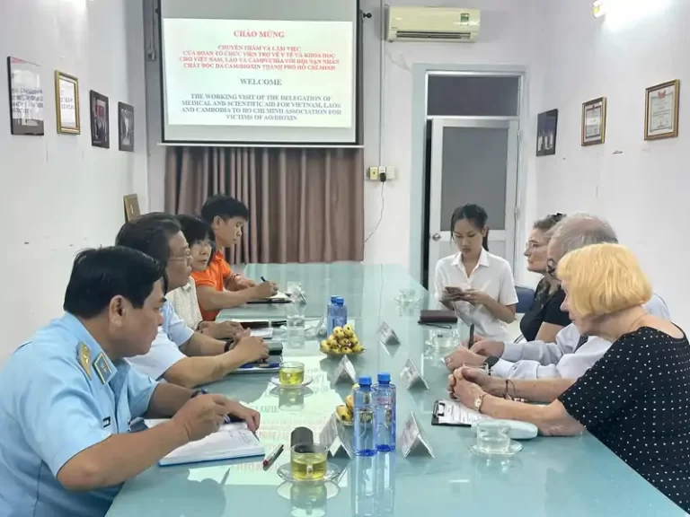 Đoàn Vương quốc Anh thăm và làm việc với Hội Nạn nhân chất độc da cam/dioxin Tp. HCM